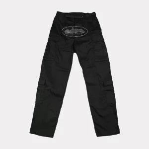 Corteiz Guerillaz Cargos Triple Black, epitome of sleek and edgy streetwear.