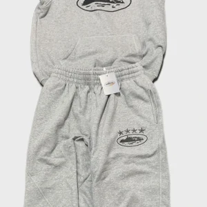Corteiz Heavenly Men’s Tracksuit, Elevate your streetwear game with this trendy and laid-back ensemble.